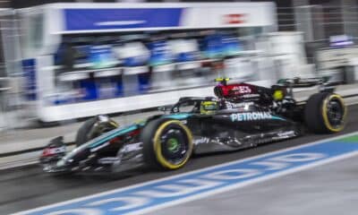 El piloto británico de Mercedes Lewis Hamilton, durante la primera sesión de entrenamientos libres del Gran Premio de Fórmula Uno de Las Vegas. EFE/EPA/SHAWN THEW