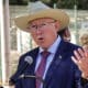 El embajador de Estados Unidos en México, Ken Salazar, habla durante una rueda de prensa en la ciudad de Tijuana, en el estado de Baja California (México). EFE/ Joebeth Terríquez