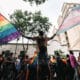 Una persona agita banderas durante la marcha del Orgullo LGTBI este sábado, en la ciudad de Buenos Aires (Argentina). EFE/ Juan Ignacio Roncoroni