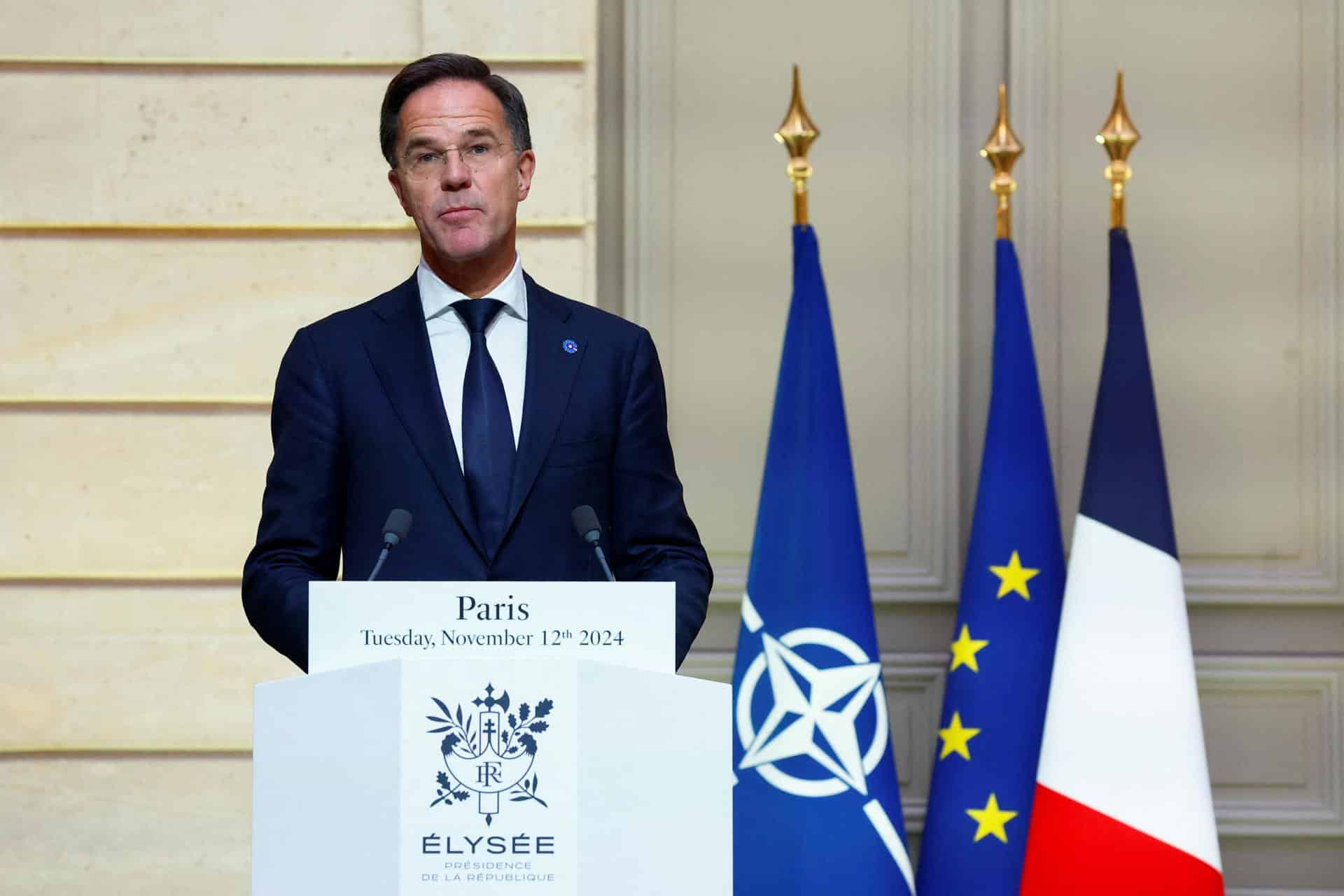 El Secretario General de la OTAN, Mark Rutte, ofrece declaraciones junto al presidente francés durante su reunión en el Palacio del Elíseo, en París, Francia, 12 de noviembre de 2024. Francia EFE/EPA/MANON CRUZ / POOL MAXPPP OUT