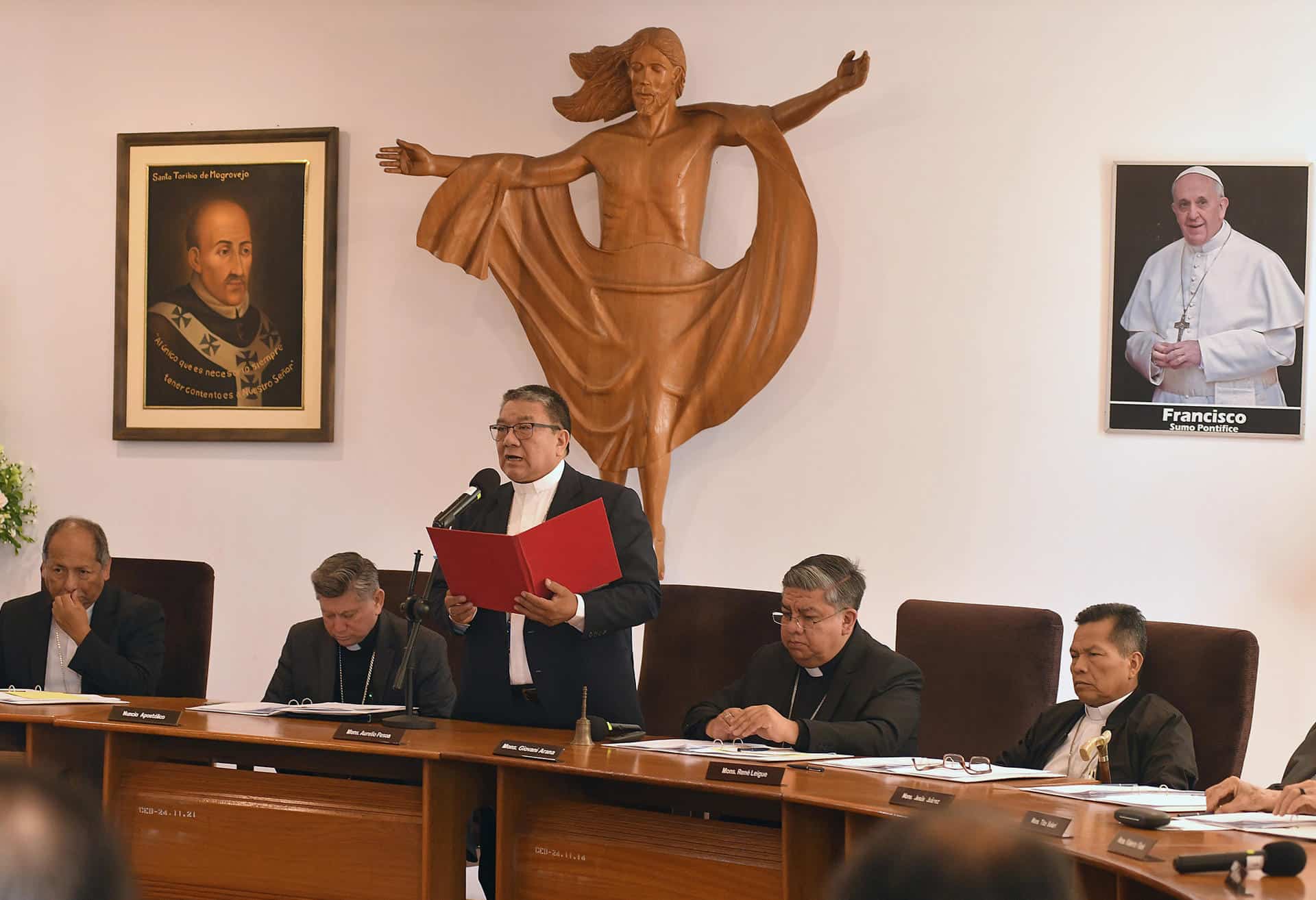 Integrantes de la Conferencia Episcopal participan en una asamblea de obispos, este jueves en Cochabamba (Bolivia). EFE/ Jorge Abrego