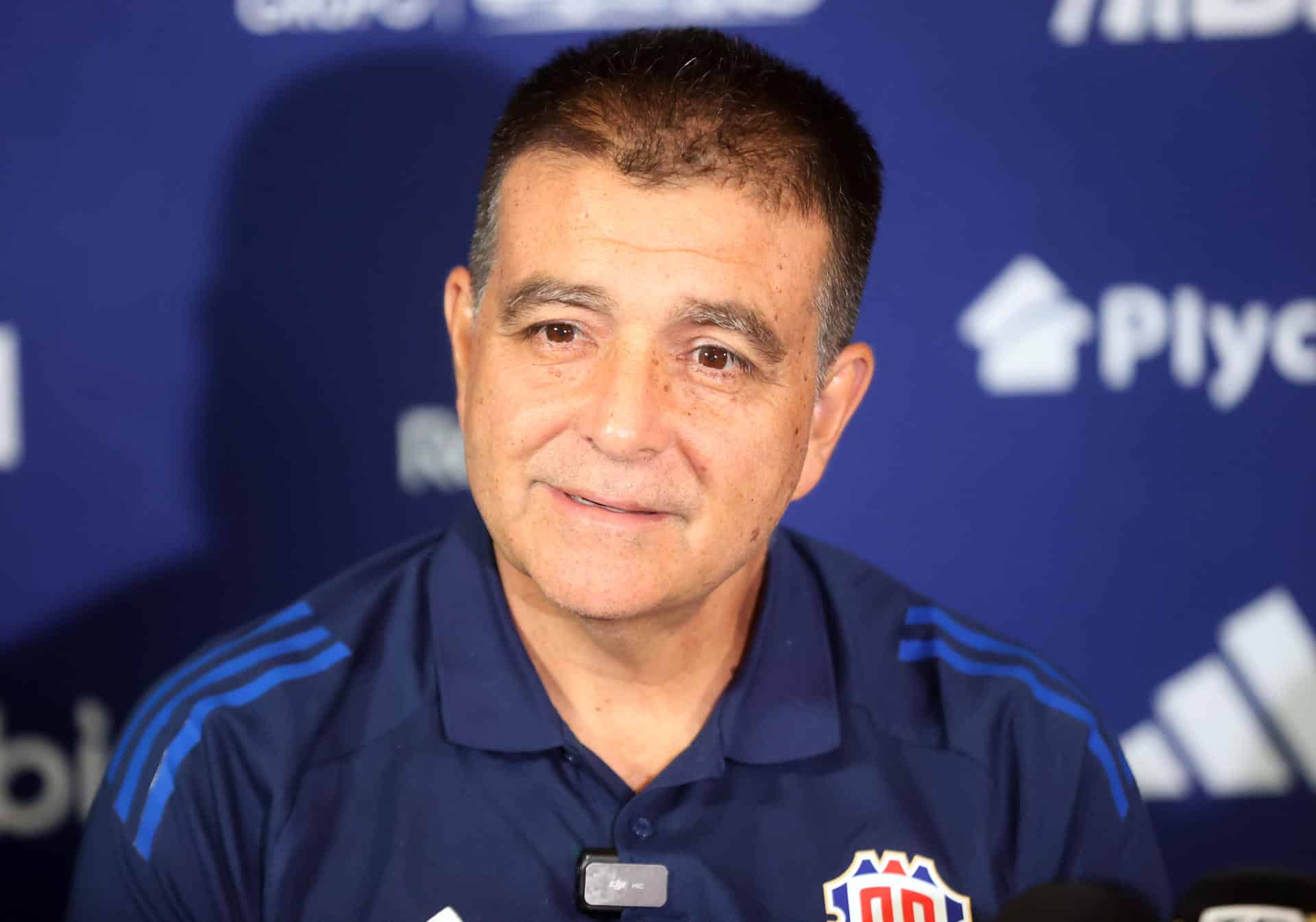 Fotografía de archivo del seleccionador de fútbol de Costa Rica, el argentino Claudio Vivas. EFE / Fernando Ruiz