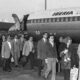 Viajeros del primer vuelo desde el aeropuerto de Barajas al de Barcelona, establecido por la Companía Iberia.EFE/Archivo/am
SPAIN SUTTLE SERVICE MADRID BARCELONA: MADRID, 01/12/1974.- Passengers of the first flight from Bajaras Airport to Barcelona (El Prat airport) established by Iberia. EFE/ml