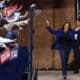 La candidata presidencial demócrata a la vicepresidenta de Estados Unidos, Kamala Harris, celebra durante un mitin de campaña en el Parque Regional Craig Ranch en North Las Vegas, Nevada, EE.UU., el 31 de octubre de 2024.EFE/EPA/BIZUAYEHU TESFAYE