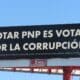 Fotografía del 25 de septiembre de 2024 de una valla publicitaria con el mensaje 'Votar PNP es votar por la corrupción', atribuida a Bad Bunny, en una calle de San Juan (Puerto Rico). EFE/Esther Alaejos