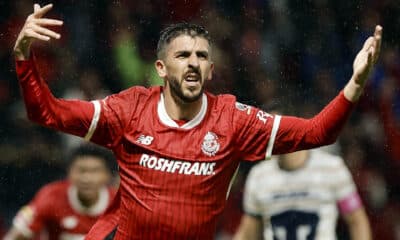 Joao Dias del Toluca celebra un gol anotado en el estadio Nemesio Díez en la ciudad de Toluca (México). EFE/Alex Cruz