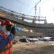 Un obrero en las obras del estadio Lusail en 2019 en foto de archivo de ALI HAIDER. EFE/EPA