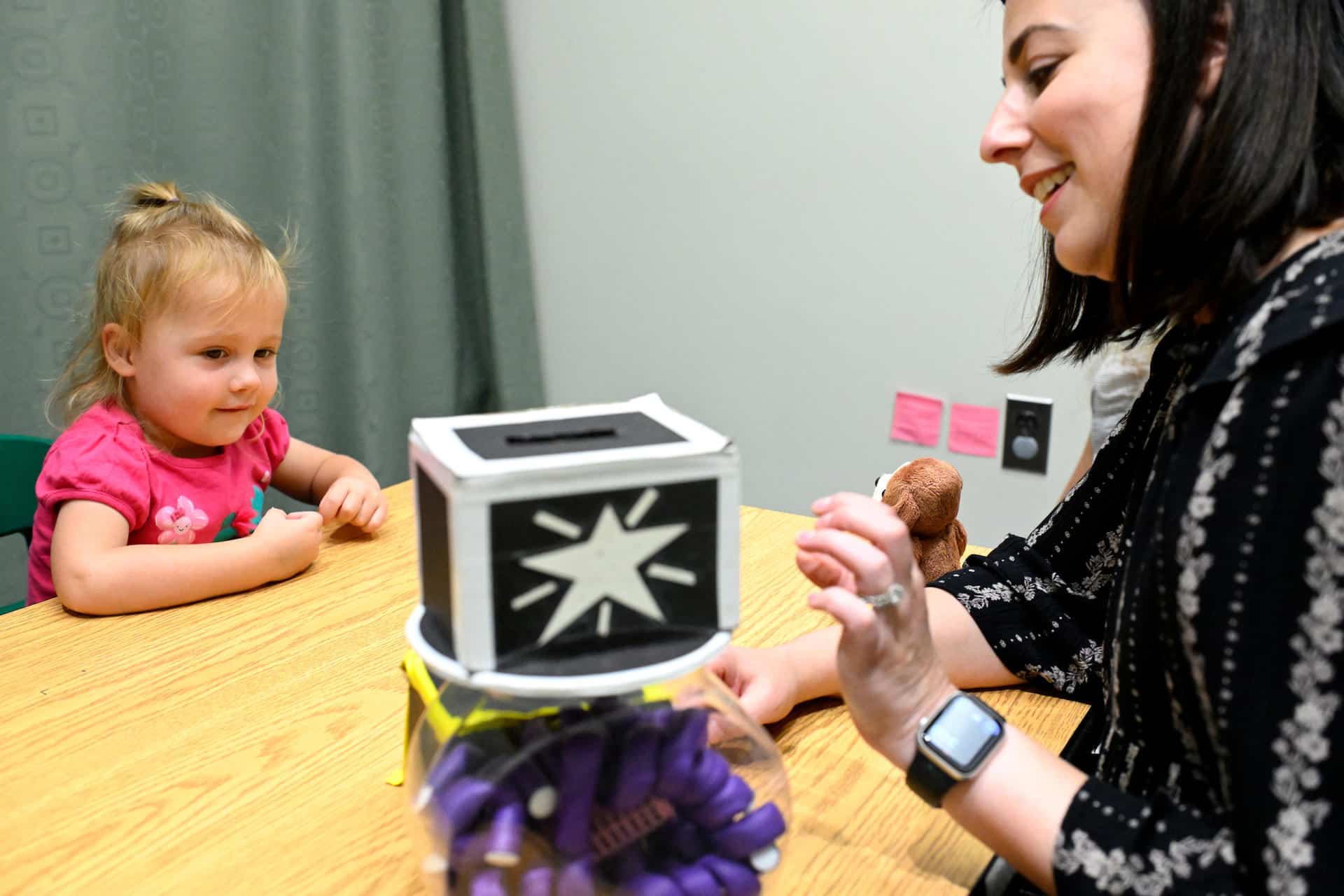 Imagen de una de los 335 niños que participaron en el experimento. Crédito: Will Kirk/Johns Hopkins University