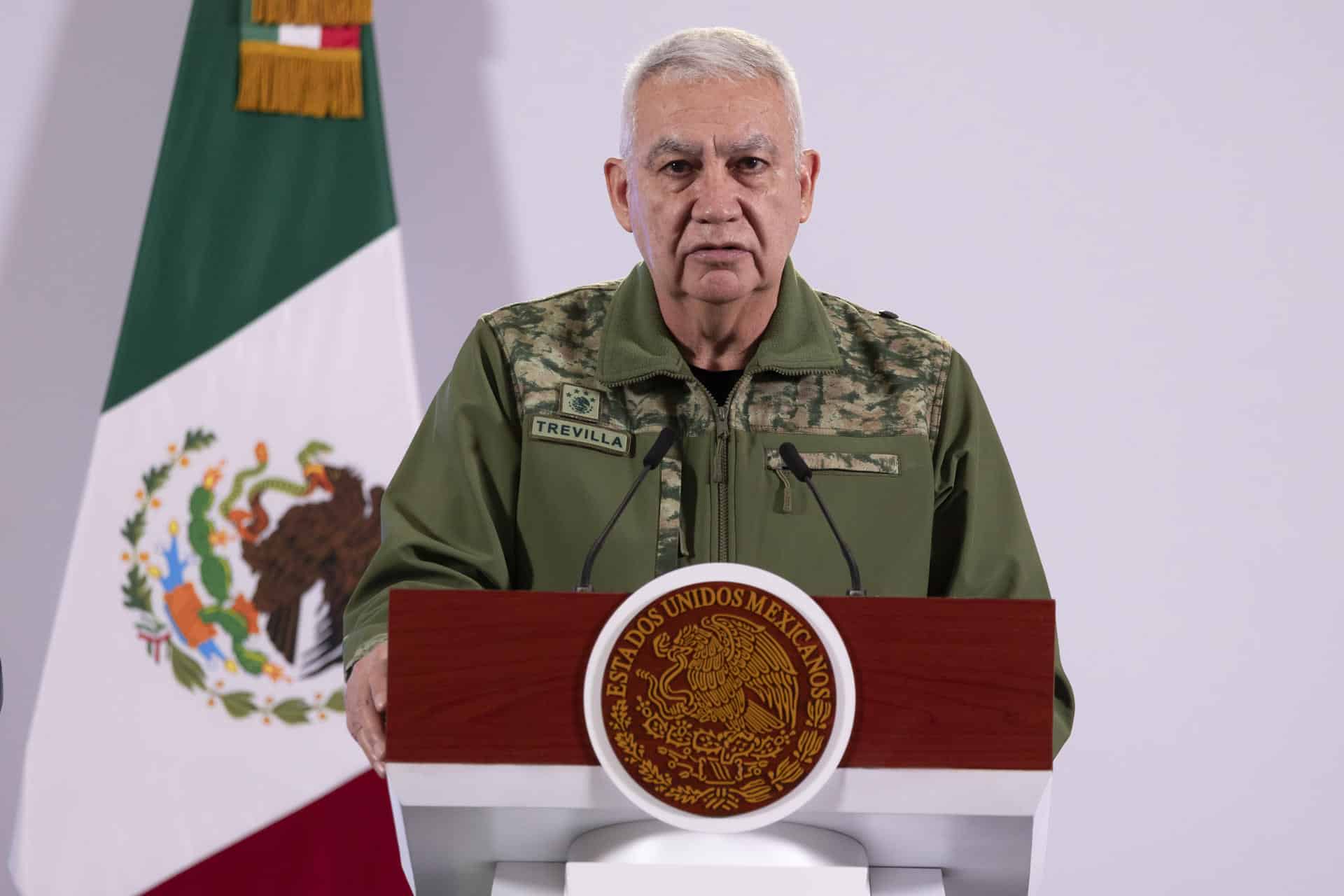 Fotografía cedida este martes por la Presidencia de México, que muestra al secretario de la Defensa Nacional, Ricardo Trevilla, durante su participación en una rueda de prensa de la presidenta de México, Claudia Sheinbaum, en el Palacio Nacional, en la Ciudad de México (México). EFE/ Presidencia de México/SOLO USO EDITORIAL/SOLO DISPONIBLE PARA ILUSTRAR LA NOTICIA QUE ACOMPAÑA (CRÉDITO OBLIGATORIO)