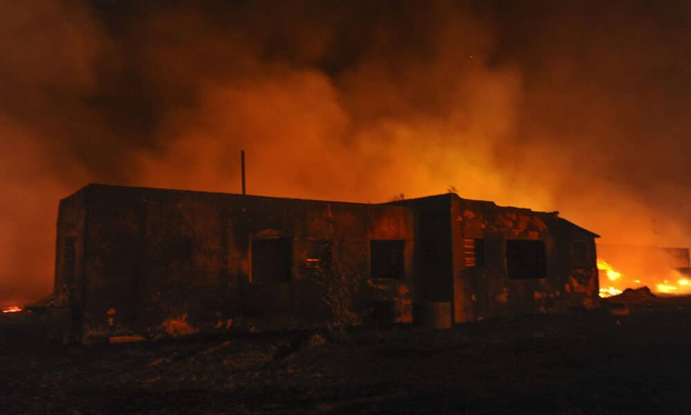 Fotografía de archivo de un incendio registrado en La Floresta (Uruguay). EFE/Federico Gutiérrez