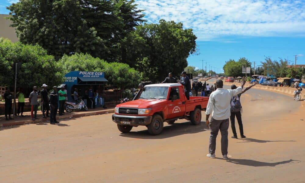 Fotografía de archivo de militares de paisano en Bamako, capital de Mali, el pasado septiembre. EFE/EPA/HADAMA DIAKITE