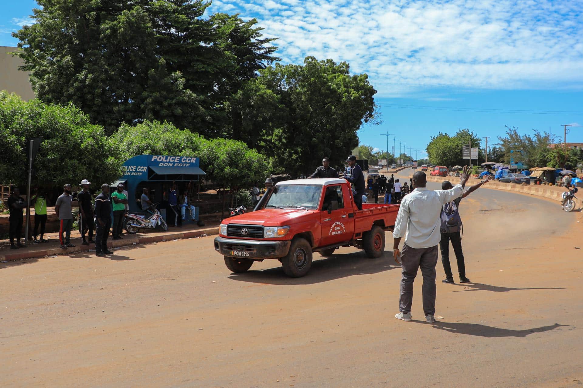 Fotografía de archivo de militares de paisano en Bamako, capital de Mali, el pasado septiembre. EFE/EPA/HADAMA DIAKITE