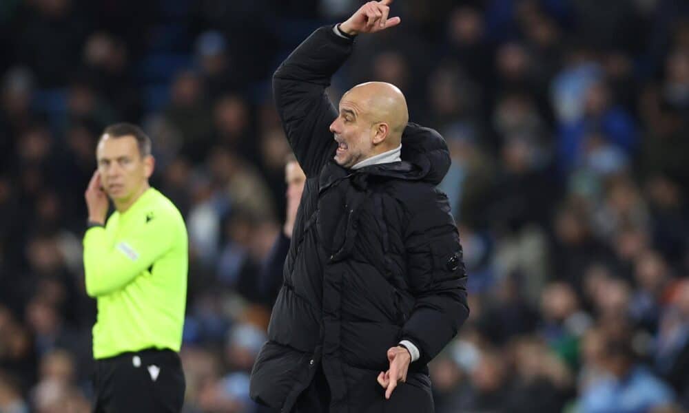 El entrenador del Manchester City, Pep Guardiola, reacciona durante el partido de la Liga de Campeones contra el Feyenoord. EFE/EPA/ADAM VAUGHAN