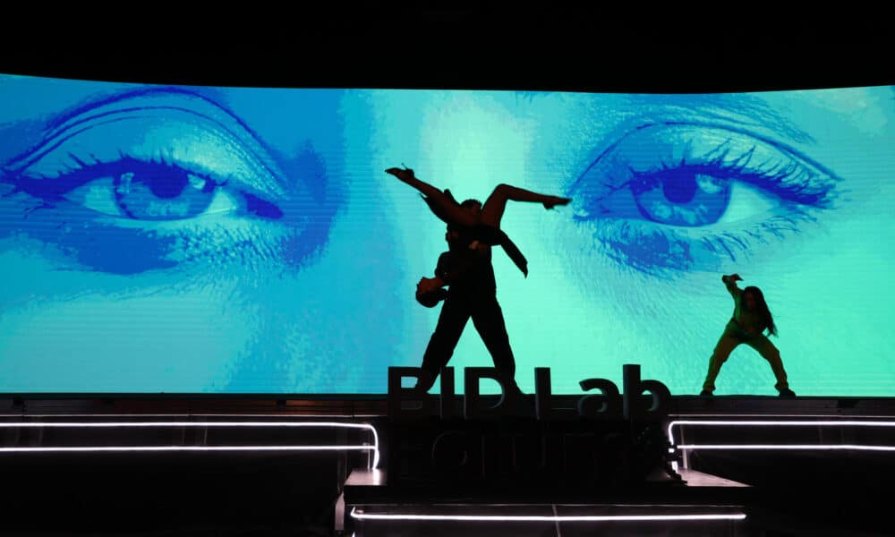 Fotografía de bailarines durante la primera jornada del BID Latam Forumen Buenos Aires (Argentina). EFE/ Juan Ignacio Roncoroni