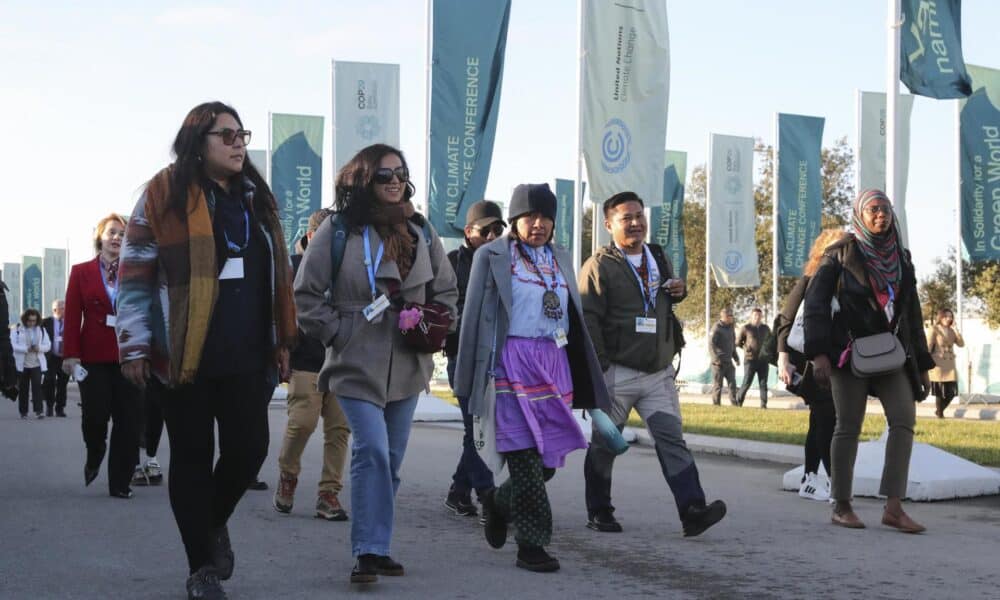 Participants arrive to the United Nations Climate Change Conference COP29 in Baku, Azerbaijan, 14 November 2024. The Azerbaijani capital of Baku will host the 2024 United Nations Climate Change Conference (COP29) from 11 to 22 November 2024. (Azerbaiyán) EFE/EPA/IGOR KOVALENKO