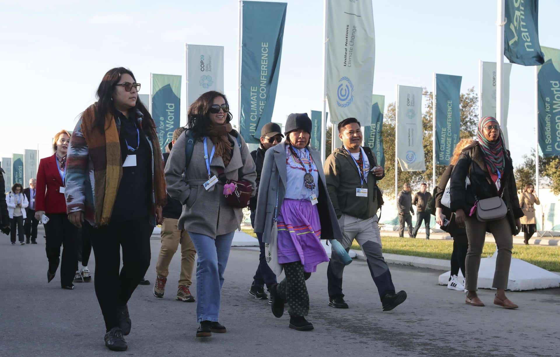 Participants arrive to the United Nations Climate Change Conference COP29 in Baku, Azerbaijan, 14 November 2024. The Azerbaijani capital of Baku will host the 2024 United Nations Climate Change Conference (COP29) from 11 to 22 November 2024. (Azerbaiyán) EFE/EPA/IGOR KOVALENKO