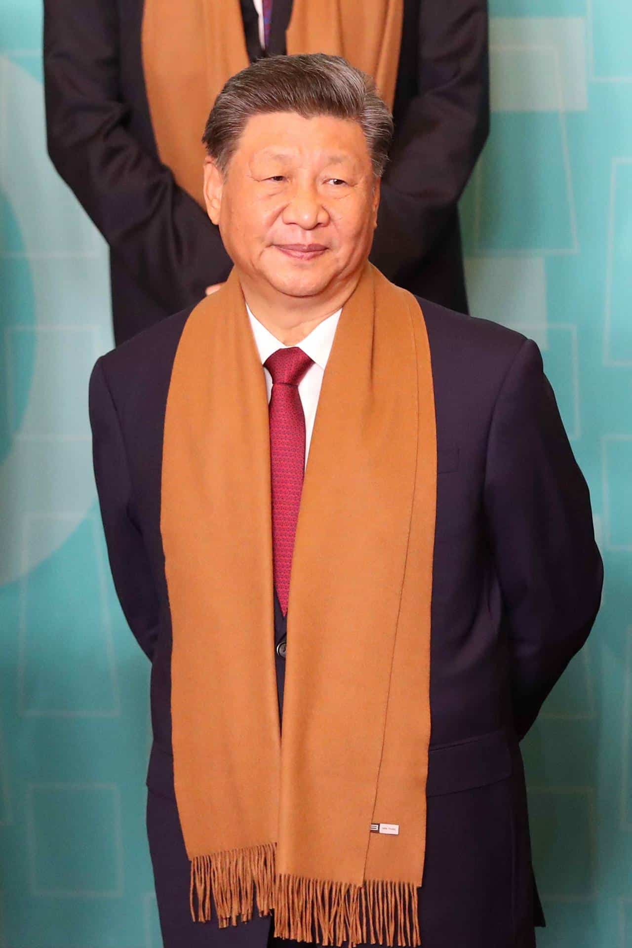 El presidente de China Xi Jinping, posa durante la toma de la foto oficial de los lideres de las economías APEC, este sábado, en Lima (Perú). EFE/ Paolo Aguilar