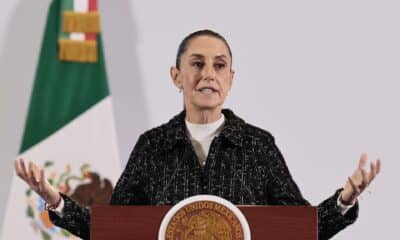 La presidenta de México, Claudia Sheinbaum, habla durante una rueda de prensa este viernes en el Palacio Nacional de la Ciudad de México (México). EFE/José Méndez