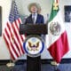 El embajador de Estados Unidos en México, Ken Salazar, habla durante una conferencia de prensa este miércoles, en Ciudad de México (México). EFE/ Mario Guzmán