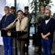 Fotografía cedida por la oficina de prensa de la Presidencia de Colombia del mandatario Gustavo Petro (3-i) junto al ministro de defensa Iván Velásquez (2-i) y el director de la Unidad Nacional para la Gestión de Riesgo de Desastres (UNGRD), Carlos Carrillo (d) durante una declaración este domingo en Bogotá (Colombia). EFE/Presidencia de Colombia