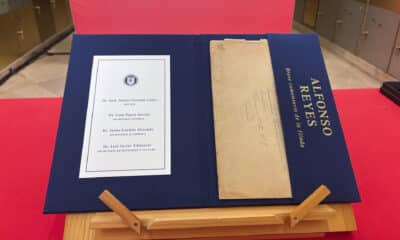 El manuscrito ‘Breve comentario de la Ilíada’, escrito de puño y letra por el escritor mexicano Alfonso Reyes, ingresó como legado ‘in memoriam’ en la caja 1633 de la Caja de las Letras del Instituto Cervantes en Madrid. EFE/Patricia Cotelo Bertaiola