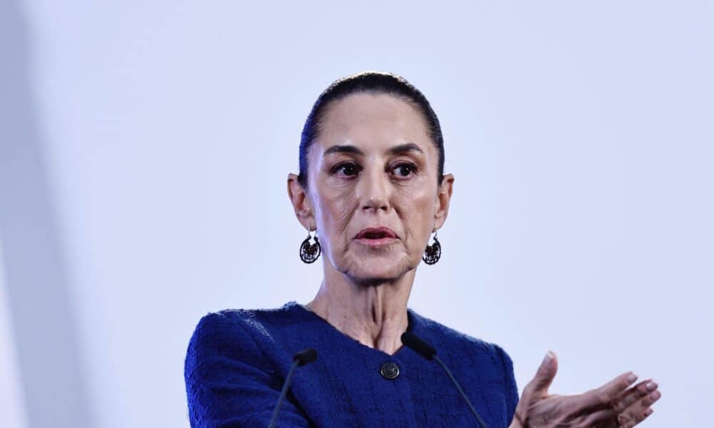 La presidenta de México Claudia Sheinbaum, habla este jueves durante una rueda de prensa matutina en Palacio Nacional de la Ciudad de México (México). EFE/Sáshenka Gutiérrez