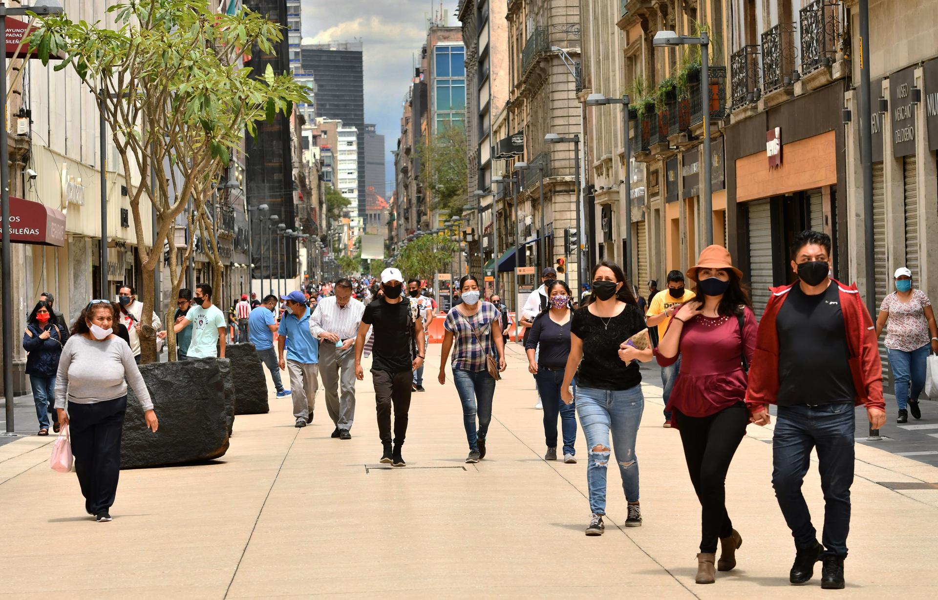 Aunque la estimación oficial del gobierno es del 2,5 %, el organismo calcula que la economía crecerá apenas un 1,2 %, lo que impactaría negativamente en la recaudación fiscal y elevaría la presión sobre el gasto. Archivo. EFE/Jorge Núñez