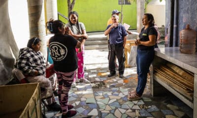 Migrantes permanecen en el albergue 'Ágape Misión Mundial' este domingo, en la ciudad de Tijuana (México). EFE/Joebeth Terríquez