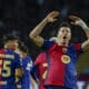 El delantero polaco del FC Barcelona Robert Lewandowski celebra tras anotar un gol de penalti, el primero de su equipo, durante el encuentro correspondiente a la fase regular de la Liga de Campeones que disputan FC Barcelona y Brest en el estadio Lluis Company, en Barcelona. EFE/ Alberto Estevez