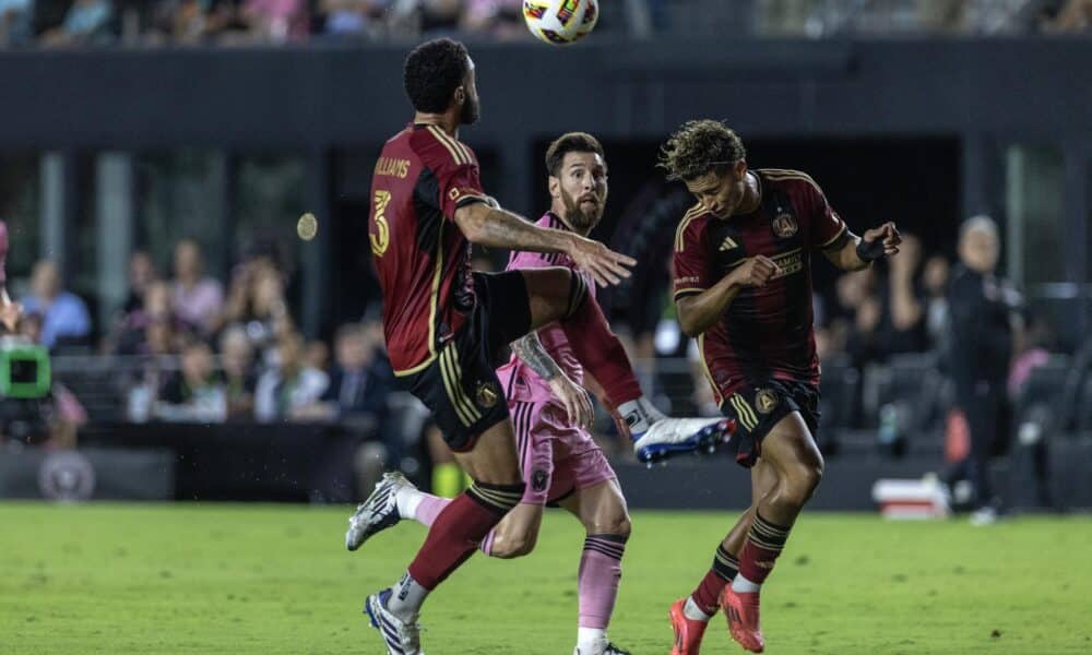 Lionel Messi recibió este sábado una marca escalonada de Atlanta United durante el partido que perdió el Inter Miami en el Chase Stadium de Fort Lauderdale (Florida). EFE/EPA/CRISTOBAL HERRERA-ULASHKEVICH