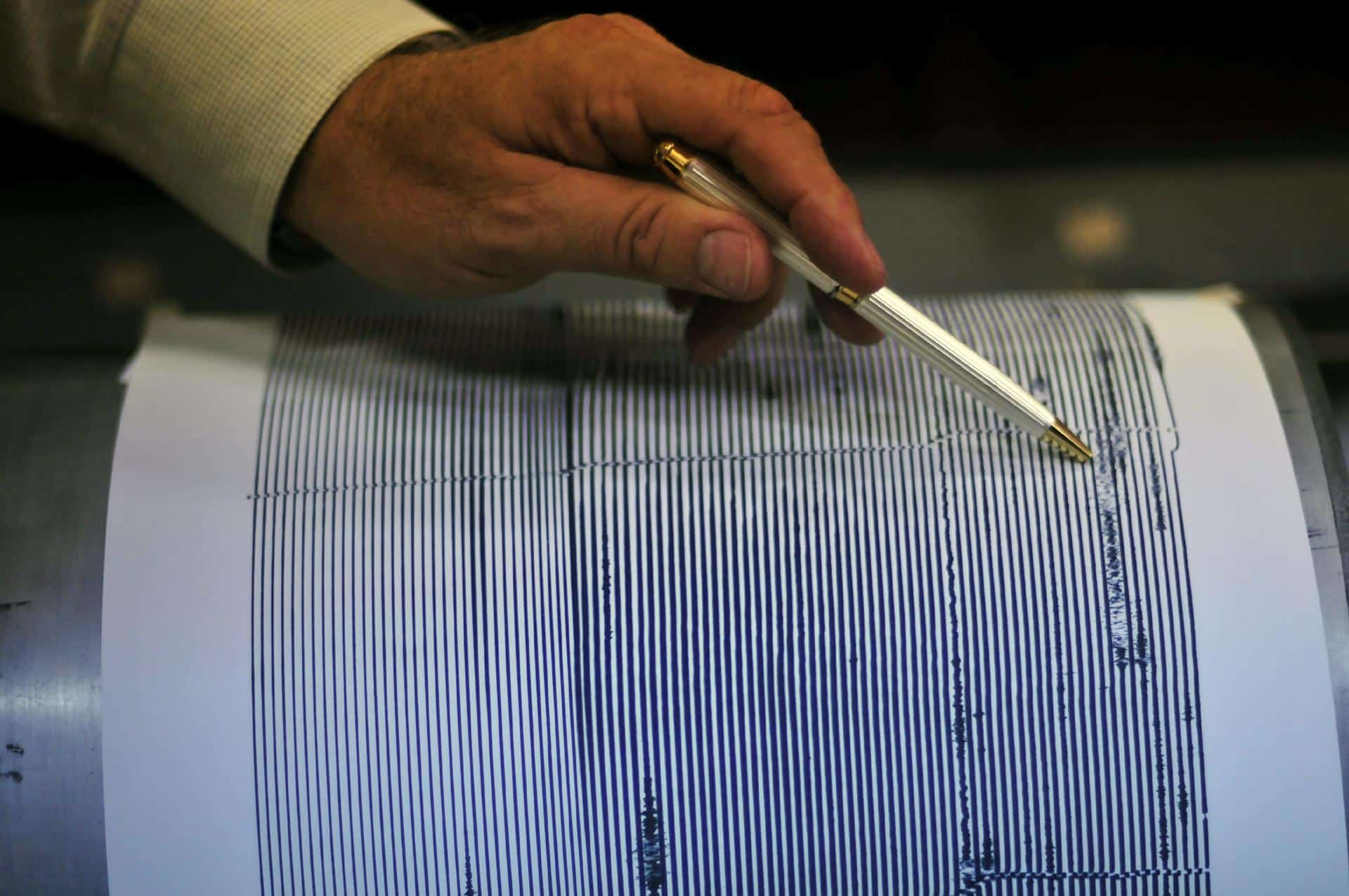 Imagen de archivo del registro en un sismógrafo de un terremoto. EFE/Ulises Rodríguez