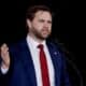 Fotografía de archivo del candidato a la vicepresidencia por el Partido Republicano y senador de Ohio, JD Vance, quien participa en un mitin de campaña la víspera del Día de las Elecciones en el área del condado de Cobb, en Atlanta, Georgia, EE. UU., el 04 de noviembre de 2024. EFE/EPA/ERIK S. LESSER