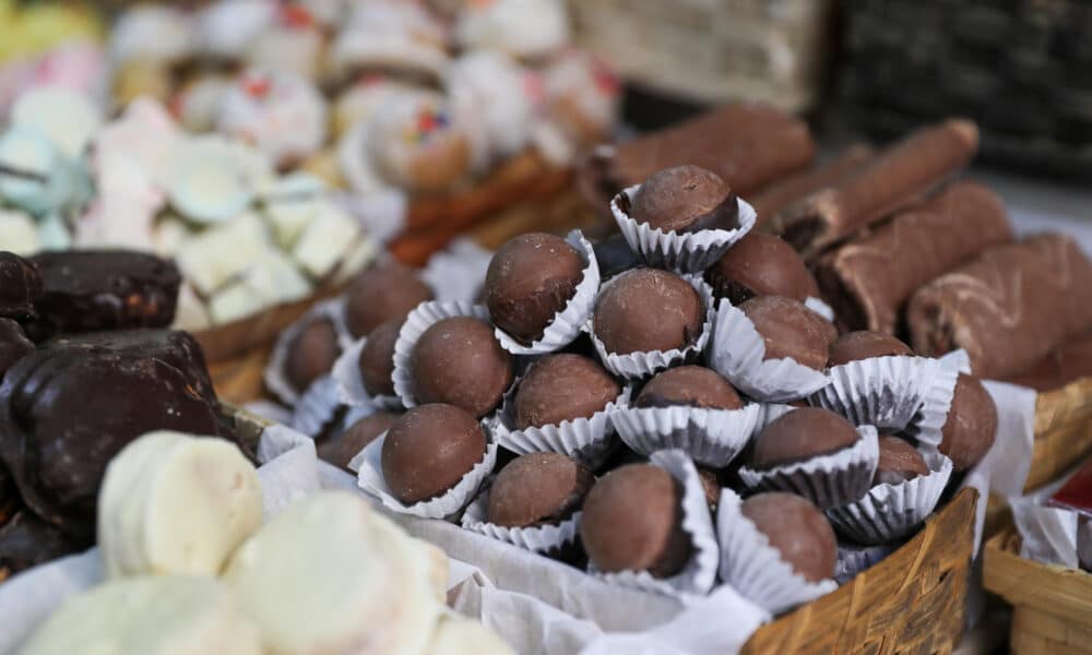 Fotografía que muestra los dulces de 'Corpus Christi' en un local del centro de Cuenca (Ecuador). EFE/José Jácome