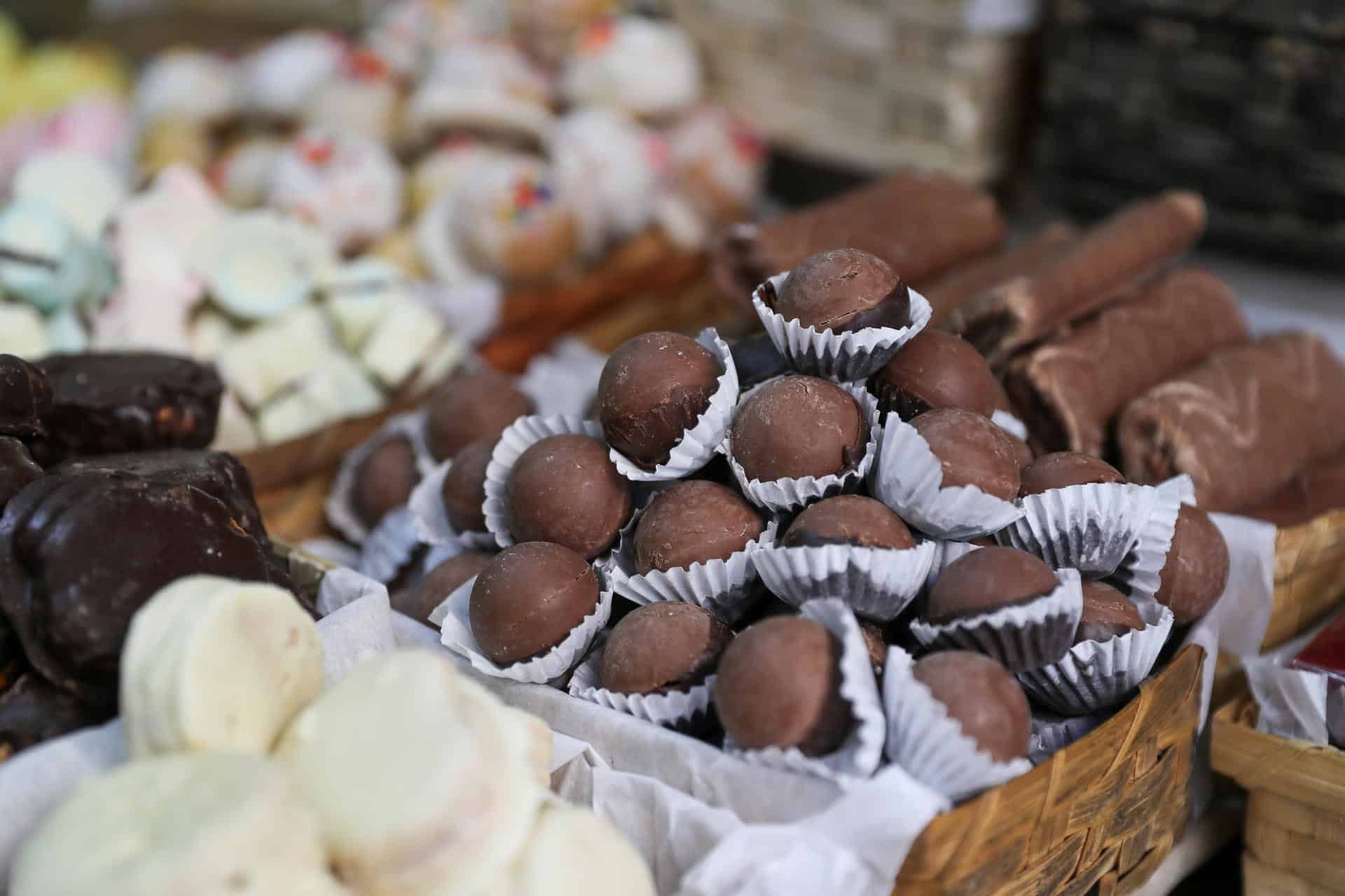 Fotografía que muestra los dulces de 'Corpus Christi' en un local del centro de Cuenca (Ecuador). EFE/José Jácome