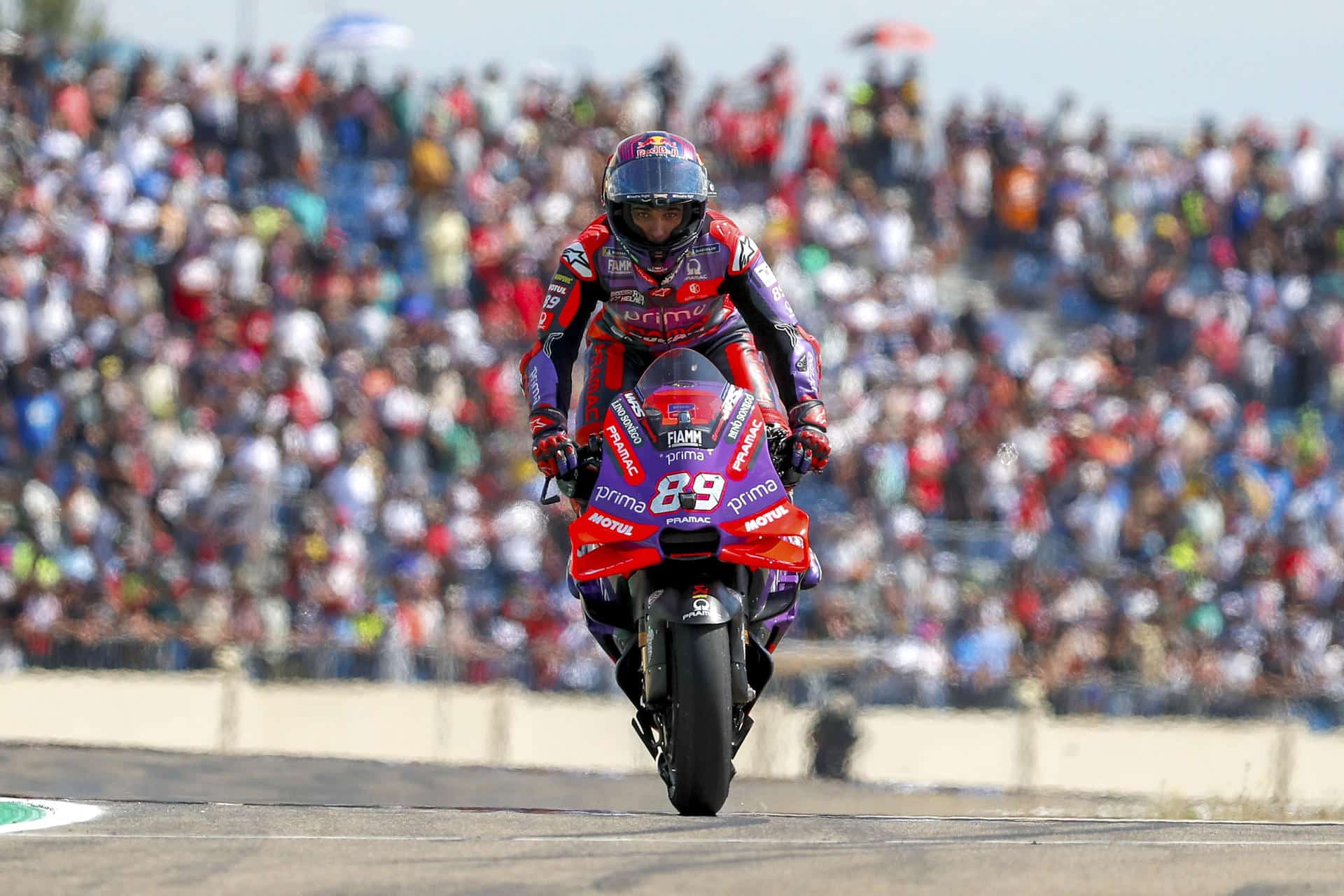 El piloto español de MotoGP Jorge Martín, líder del mundial que puede proclamarse campeón con una victoria en la carrera 'sprint' del Gran Premio de Barcelona Solidaridad. EFE/Javier Cebollada