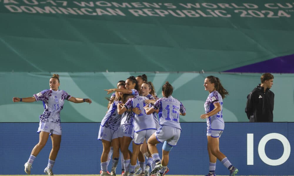 Jugadoras de España celebran un gol en un partido por la semifinal de la Copa Mundial Femenina sub-17. EFE/ Orlando Barría