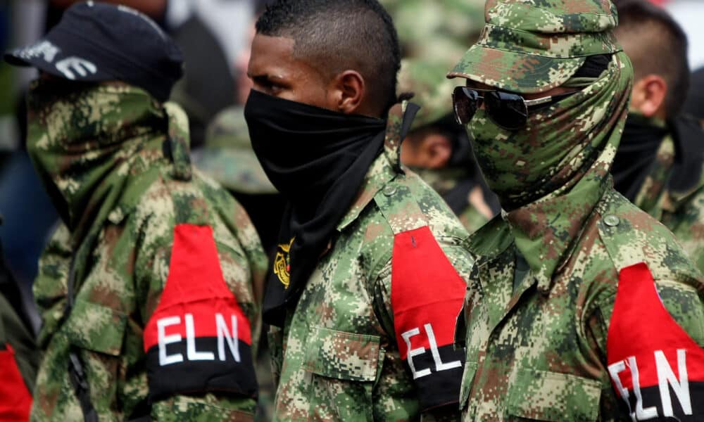 Fotografía de archivo de integrantes de ELN en Colombia. EFE/Christian Escobar Mora