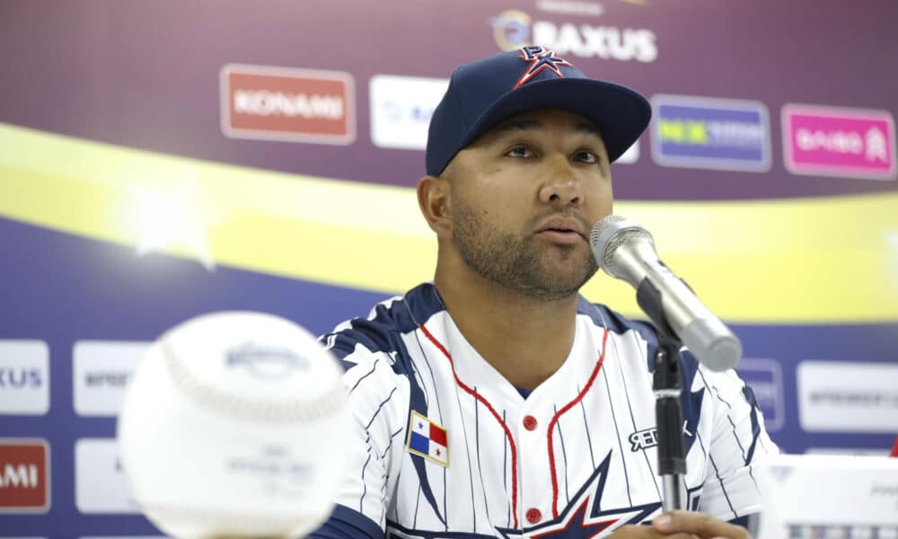 El seleccionador de Panamá, José Mayorga, participa en una rueda de prensa este viernes, en el estadio Panamericano de Béisbol en Guadalajara, Jalisco (México). EFE/ Francisco Guasco