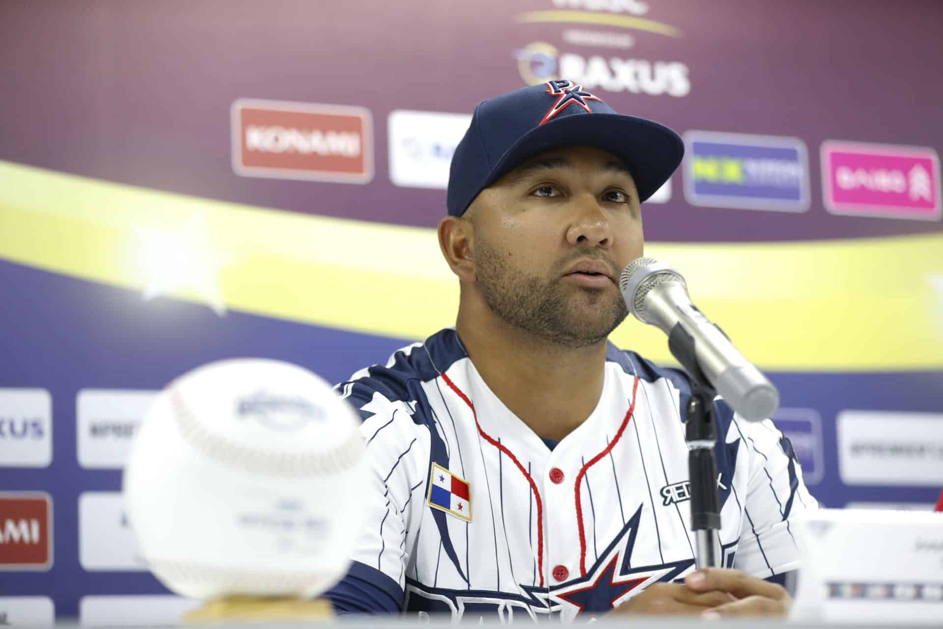 El seleccionador de Panamá, José Mayorga, participa en una rueda de prensa este viernes, en el estadio Panamericano de Béisbol en Guadalajara, Jalisco (México). EFE/ Francisco Guasco