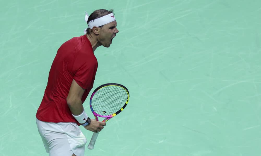 - El tenista español Rafa Nadal ante el neerlandés Botic Van de Zandschulp durante el primer partido de los cuartos de final entre los equipos de España y Países Bajos, este martes en el Palacio de los Deportes José María Martín Carpena de Málaga (Andalucía). EFE/ Daniel Pérez