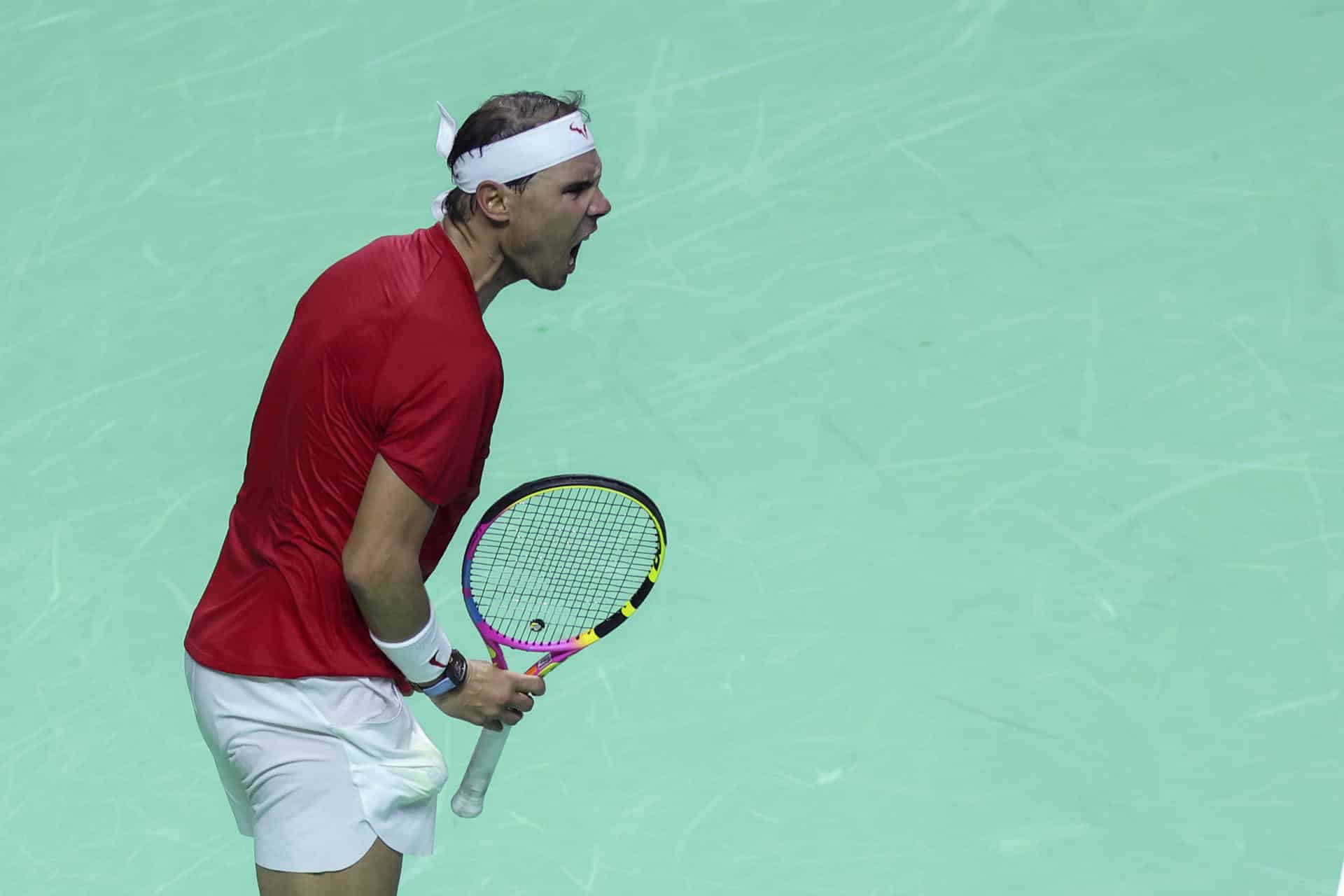 - El tenista español Rafa Nadal ante el neerlandés Botic Van de Zandschulp durante el primer partido de los cuartos de final entre los equipos de España y Países Bajos, este martes en el Palacio de los Deportes José María Martín Carpena de Málaga (Andalucía). EFE/ Daniel Pérez