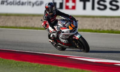 El piloto español de Moto3 Aaron Canet, durante la tercera sesión de entrenamientos libres para el Gran Premio de Barcelona Solidaridad de Moto3 disputada en el circuito Barcelona-Cataluña de Montmeló.  EFE/ Siu Wu