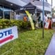 La gente espera en fila para votar en el último día de votación anticipada de Florida para las elecciones presidenciales de 2024 en Florida, en el Departamento de Elecciones del Condado de Miami-Dade en Miami, Florida, EE. UU., el 3 de noviembre de 2024. EFE/EPA/CRISTOBAL HERRERA-ULASHKEVICH