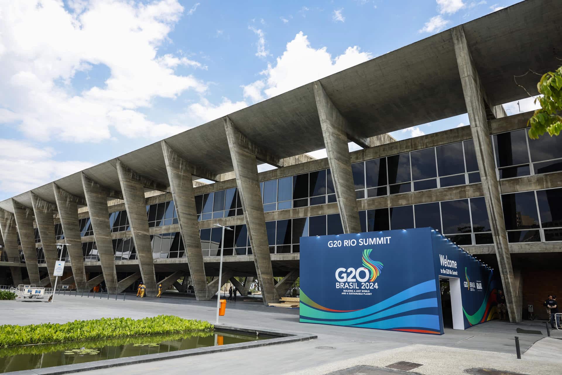 Fotografía del Museo de Arte Moderno (MAM) en Río de Janeiro (Brasil), donde los líderes del G20 discutirán el lunes y el martes en la Cumbre de Río de Janeiro la adopción de un impuesto global a los superricos al que se resisten países como EE.UU.. EFE/ Antonio Lacerda.