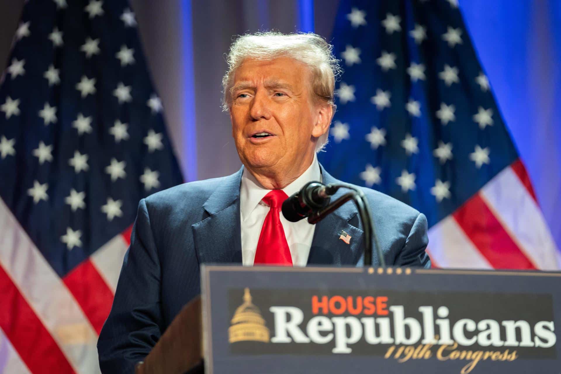 El presidente electo de Estados Unidos, Donald Trump, habla durante una reunión con los republicanos de la Cámara de Representantes en el hotel Hyatt Regency en Washington, DC, Estados Unidos, el 13 de noviembre de 2024. EFE/EPA/Allison Robbert