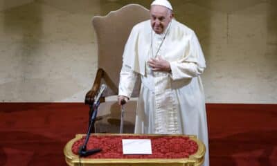 El papa Francisco asiste a una reunión con miembros de la comunidad académica de la Pontificia Universidad Gregoriana, en Roma, el 5 de noviembre de 2024. EFE/EPA/FABIO FRUSTACI