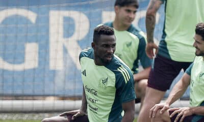 Julián Quiñones de la selección mexicana de fútbol participa en un entrenamiento en el Centro de Alto Rendimiento en la Ciudad de México (México). EFE/ Isaac Esquivel