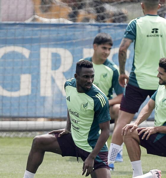 Julián Quiñones de la selección mexicana de fútbol participa en un entrenamiento en el Centro de Alto Rendimiento en la Ciudad de México (México). EFE/ Isaac Esquivel