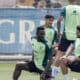 Julián Quiñones de la selección mexicana de fútbol participa en un entrenamiento en el Centro de Alto Rendimiento en la Ciudad de México (México). EFE/ Isaac Esquivel