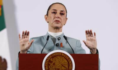 La presidenta de México, Claudia Sheinbaum, participa durante su rueda de prensa este lunes, en Palacio Nacional en Ciudad de México (México). EFE/ Mario Guzmán